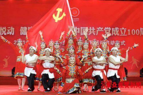 他曾是耶鲁精英,拒绝外国百万高薪回国,走进山区成为村官